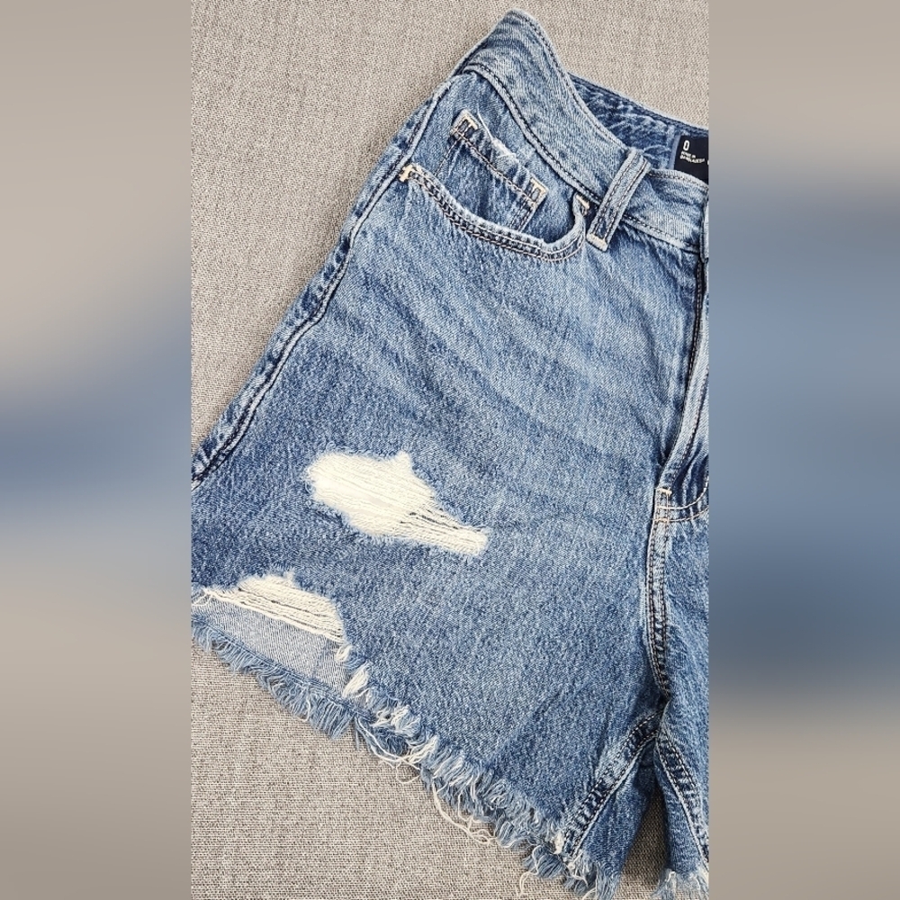 Hollister Ultra High-Rise 90s Distressed Style Shorts 100% Cotton. 0 - Picture 4 of 10